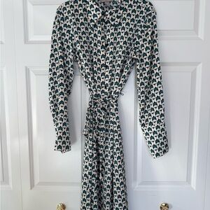 3 items $20
H&M Black and Cream Patterned Long Sleeve Dress